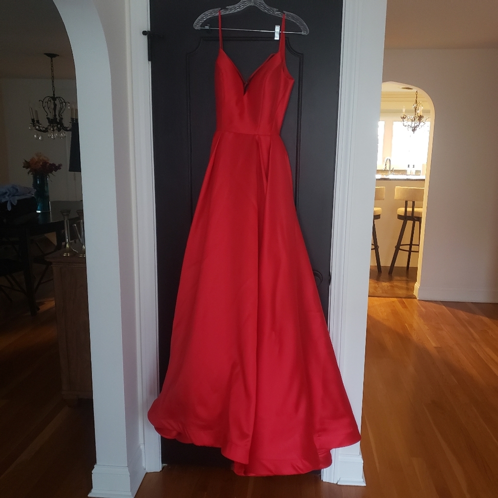 Sherry Hill formal gowm
